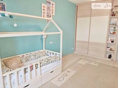 Продажа 3к квартиры 100 кв. м на бульв. Николая Михновского 14-