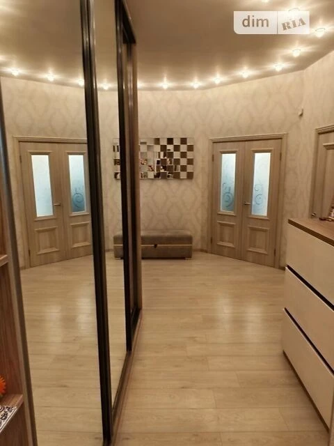 Продажа 3к квартиры 100 кв. м на бульв. Николая Михновского 14-