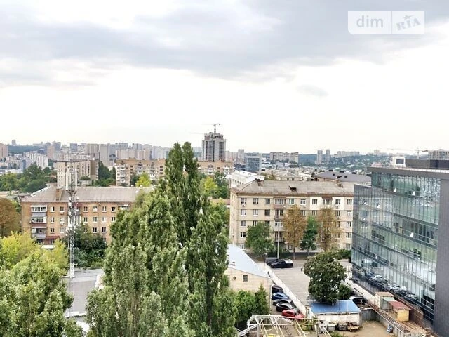 Продажа 3к квартиры 100 кв. м на бульв. Николая Михновского 14-