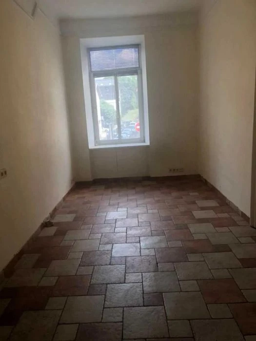For sale 2-room apartment 41 m² 1/3ts Ivan Franko St. 85000$