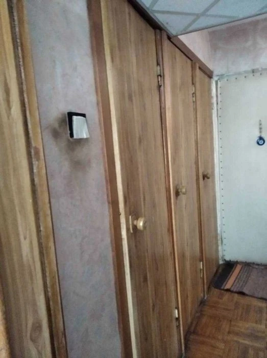 3 rooms, 16 Holosiivska St., Holosiivska metro station
