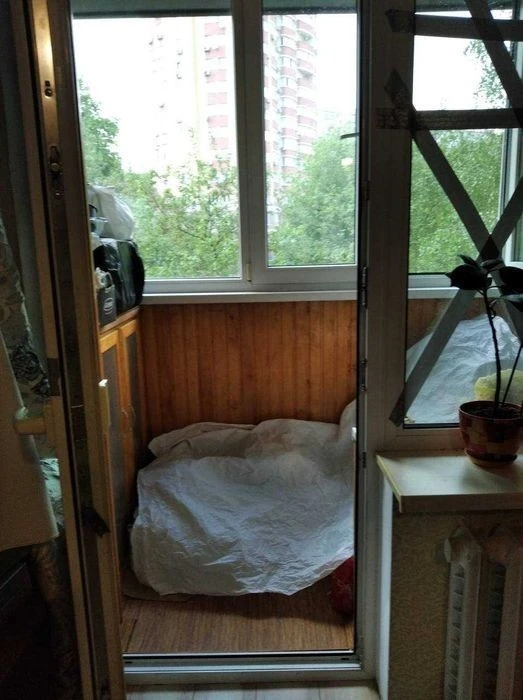 3 rooms, 16 Holosiivska St., Holosiivska metro station