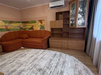 Квартира. Львів, Академіка Андрія Сахарова вул. (Суворова)