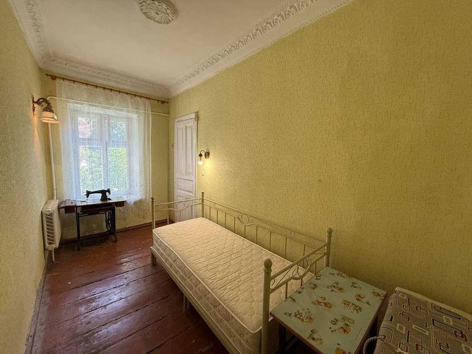 2-комн. квартира, средний этаж, АХО, ул. Средняя /район Авто