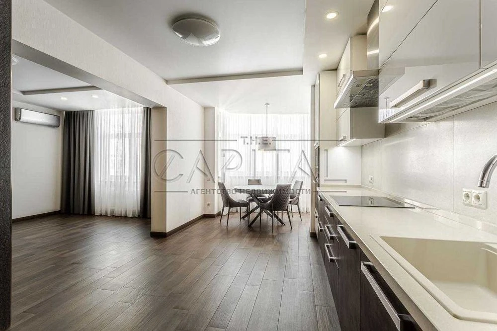 Sale of a new 108 m² apartment with designer renovation