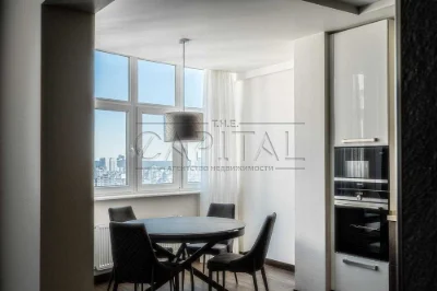Sale of a new 108 m² apartment with designer renovation