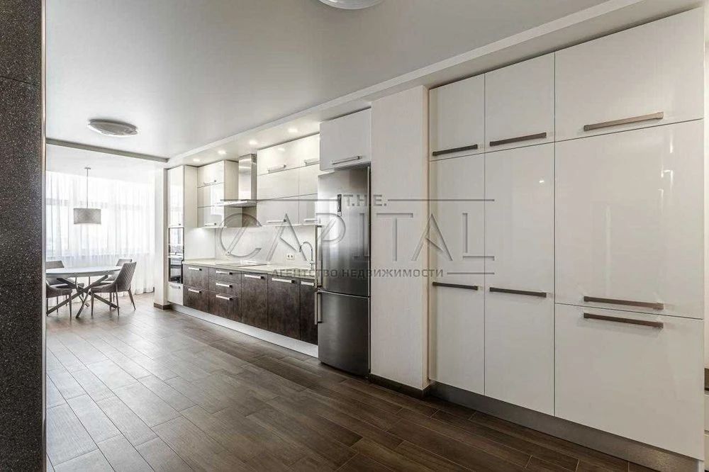 Sale of a new 108 m² apartment with designer renovation