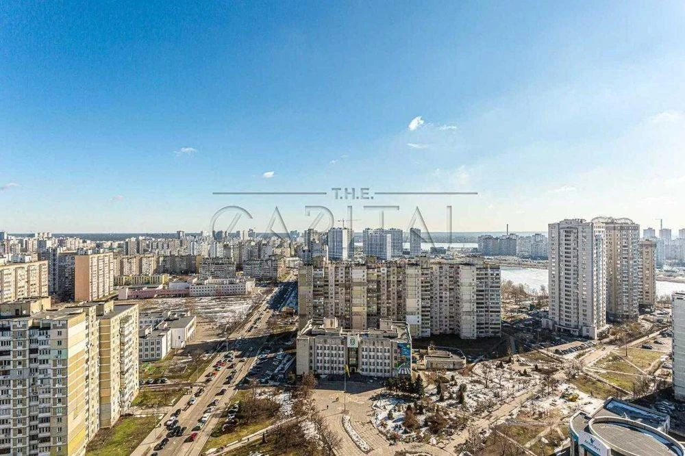 Sale of a new 108 m² apartment with designer renovation