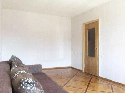 One-room apartment for sale at the New Houses communal market.