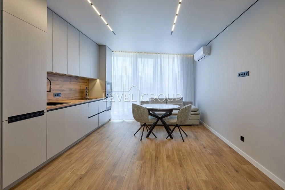 Sale of 1-room apartment 56m2 with new renovation in the Great residential complex