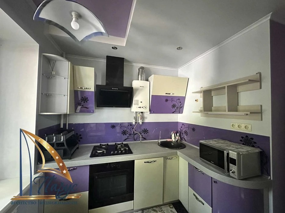2-room shopping center "Ukraine" Yakov Novytsky 2/5 floor.