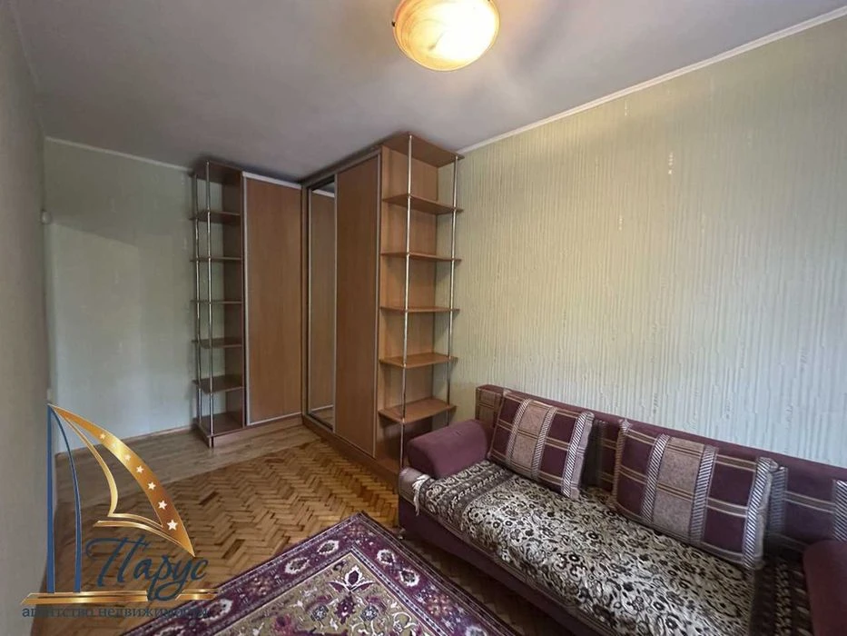2-room shopping center "Ukraine" Yakov Novytsky 2/5 floor.