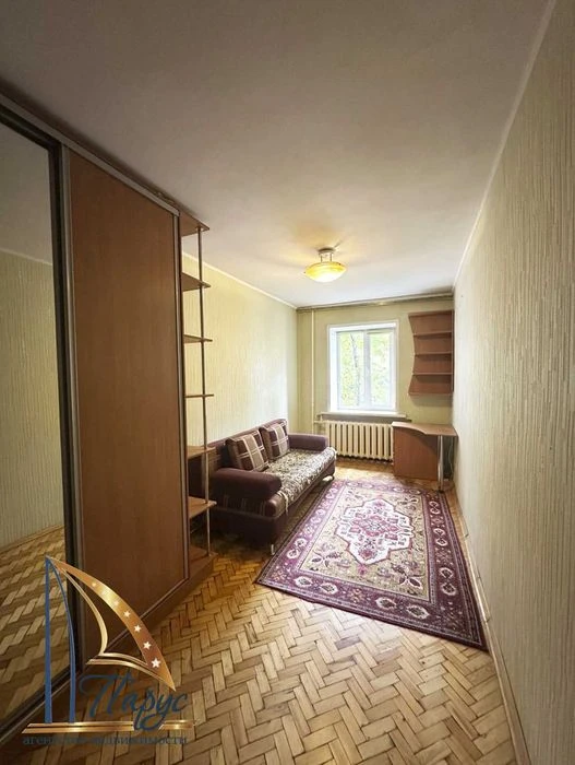 2-room shopping center "Ukraine" Yakov Novytsky 2/5 floor.