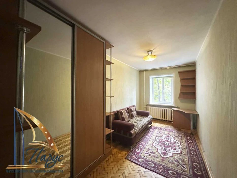 2-room shopping center "Ukraine" Yakov Novytsky 2/5 floor.