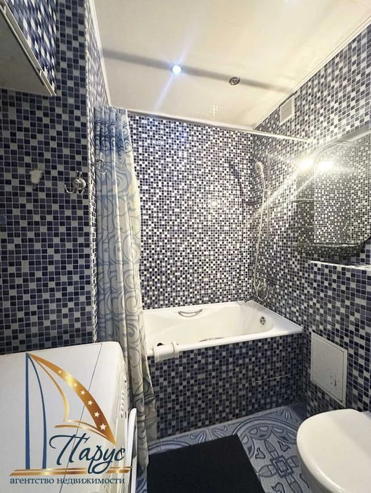 2-room shopping center "Ukraine" Yakov Novytsky 2/5 floor.