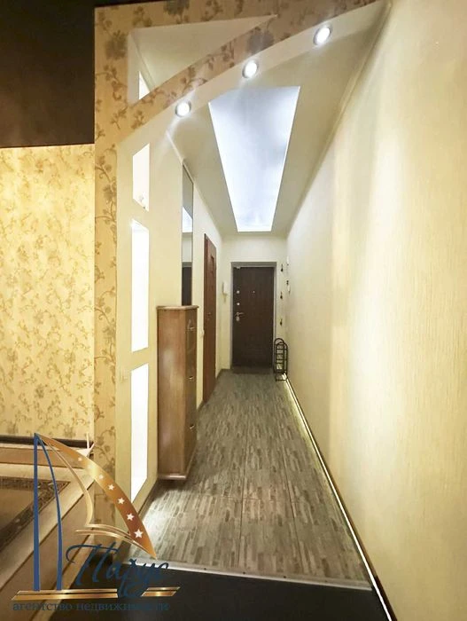 2-room shopping center "Ukraine" Yakov Novytsky 2/5 floor.