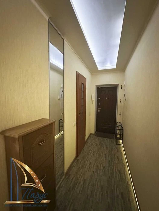 2-room shopping center "Ukraine" Yakov Novytsky 2/5 floor.