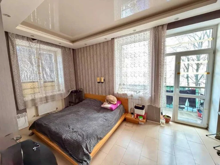 I will sell a spacious 3-room apartment in Stalinka Titov Nezalezhnosti