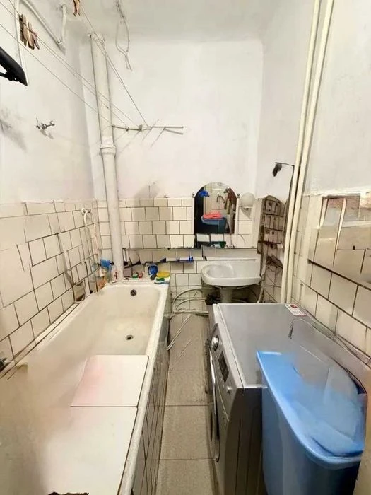 I will sell a spacious 3-room apartment in Stalinka Titov Nezalezhnosti