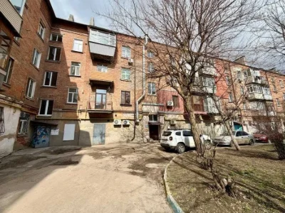 I will sell a spacious 3-room apartment in Stalinka Titov Nezalezhnosti
