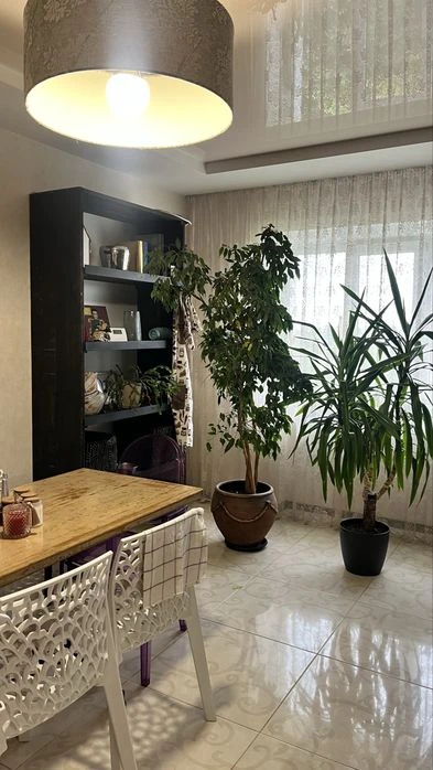Продаж прекрасноі 5 кімнатноі квартири з ремонтом