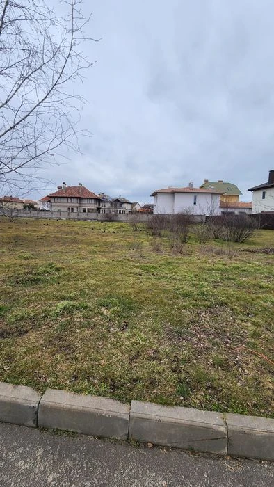 Прекрасный УЧАСТОК в Совиньоне, 15 соток, фасад 39,78м