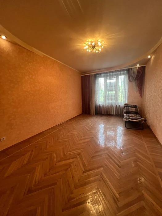 I will sell a 2-room apartment. Kholodna Gora metro station, there is a Vindovlenie!