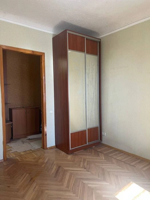 I will sell a 2-room apartment. Kholodna Gora metro station, there is a Vindovlenie!
