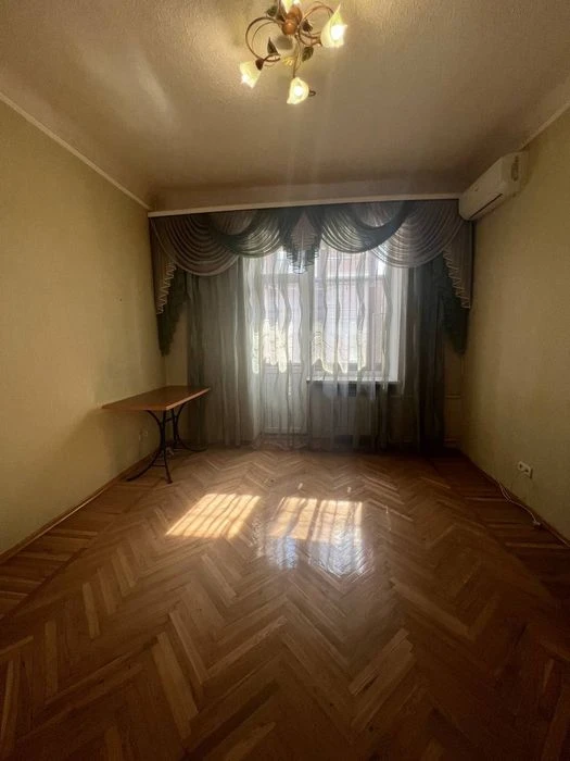 I will sell a 2-room apartment. Kholodna Gora metro station, there is a Vindovlenie!