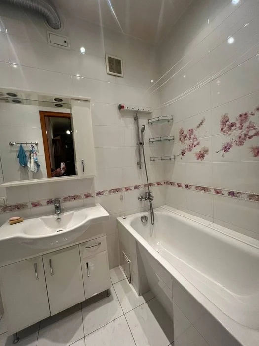 I will sell a 2-room apartment. Kholodna Gora metro station, there is a Vindovlenie!
