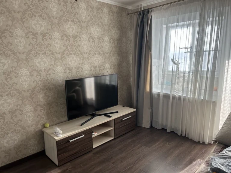 Продам власну 3-кімнатну квартиру