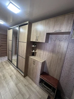 Трикімнатна квартира з КАПІТАЛЬНИМ РЕМОНТОМ