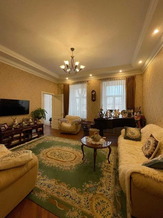 Продам 3-комнатную квартиру в центре. Ул. Базарная/Ришельевс