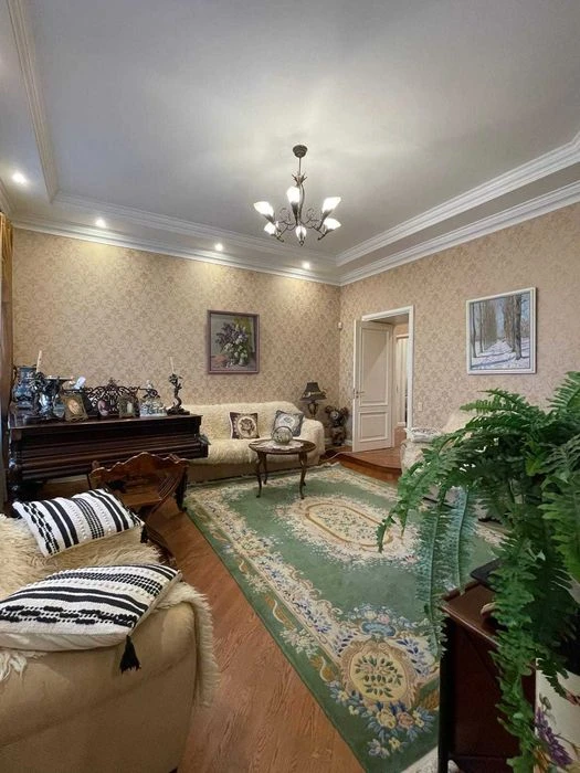 Продам 3-комнатную квартиру в центре. Ул. Базарная/Ришельевс