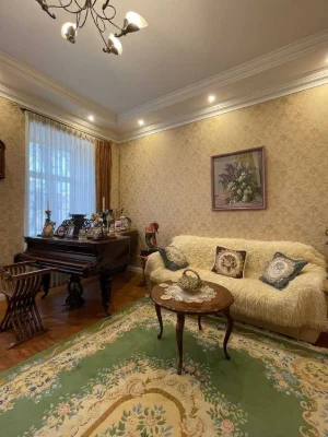 Продам 3-комнатную квартиру в центре. Ул. Базарная/Ришельевс