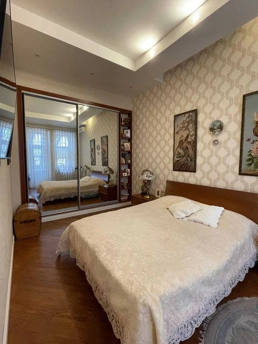 Продам 3-комнатную квартиру в центре. Ул. Базарная/Ришельевс