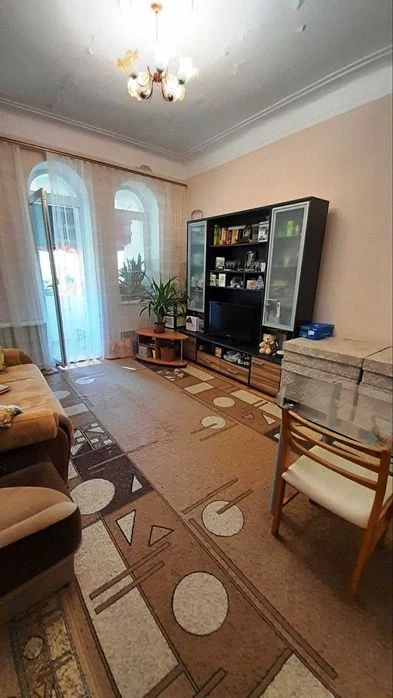 Продам 2-к полнометражную квартиру, Днепровский район, пр. М
