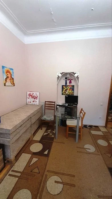 Продам 2-к полнометражную квартиру, Днепровский район, пр. М