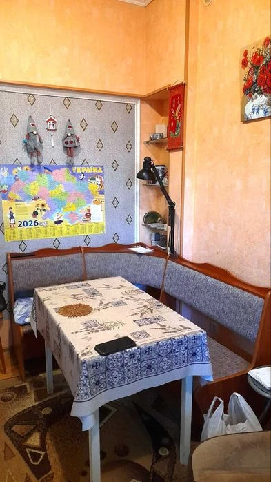 Продам 2-к полнометражную квартиру, Днепровский район, пр. М