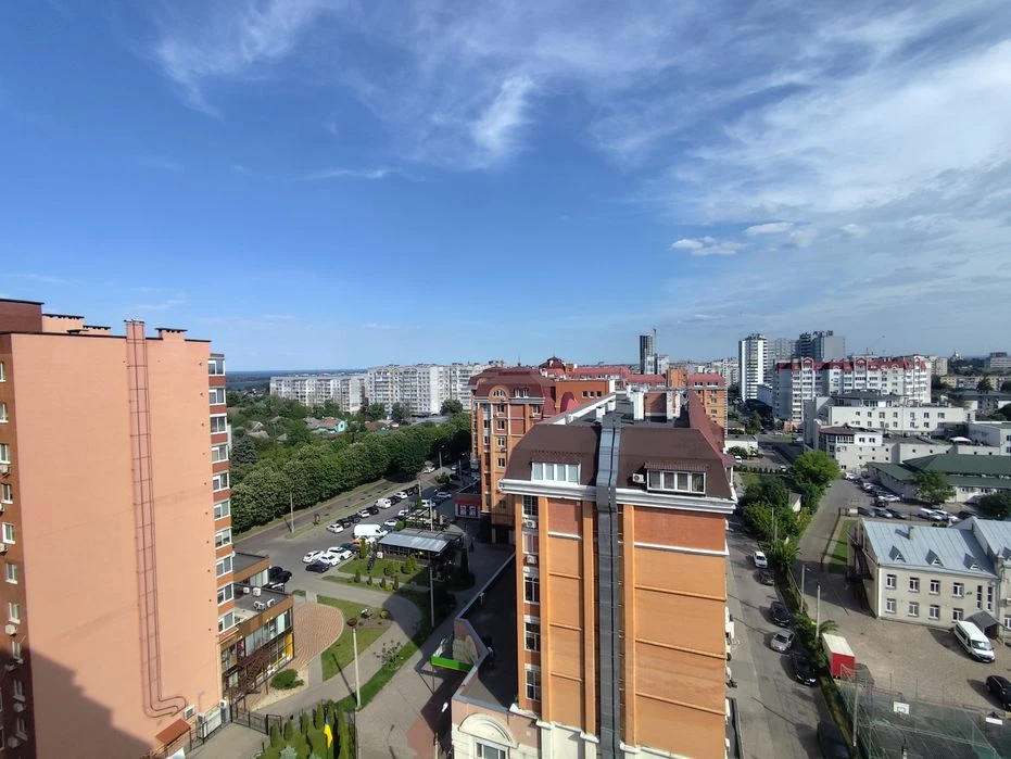 Продам 2-х кімнатну видову квартиру з газовим автономним опа