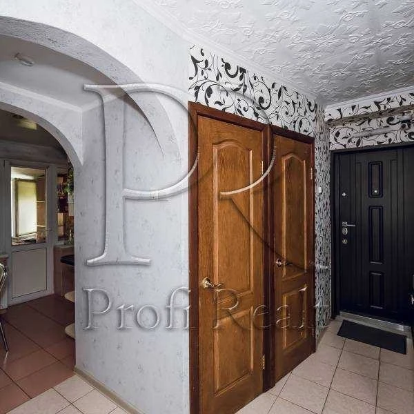 Sale of a 2-room apartment of 45 m², 21 Darnytskyi Blvd