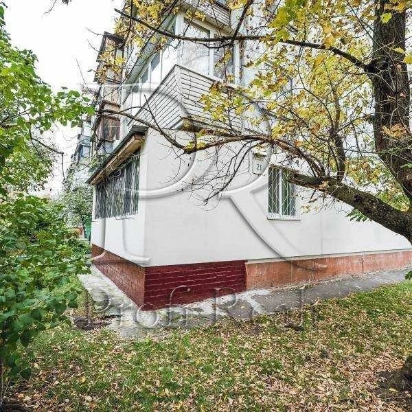 Sale of a 2-room apartment of 45 m², 21 Darnytskyi Blvd