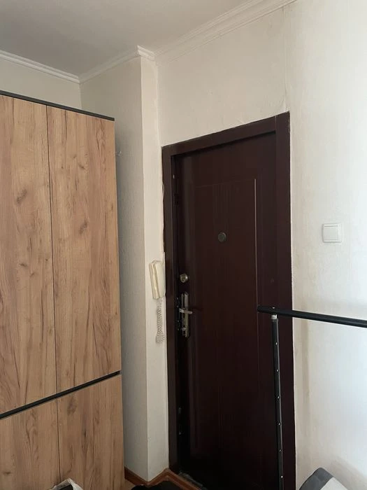 Urgent sale of a 1-room apartment on Pobely Avenue.
