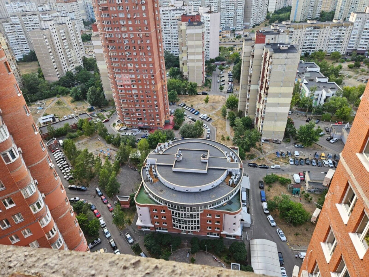 Sale of 5k apartments 175. 5 sq. m on Akhmatova Anna St.