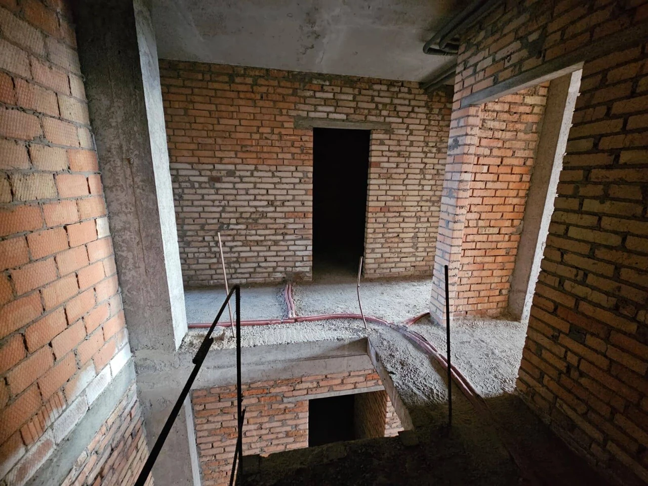 Sale of 5k apartments 175. 5 sq. m on Akhmatova Anna St.