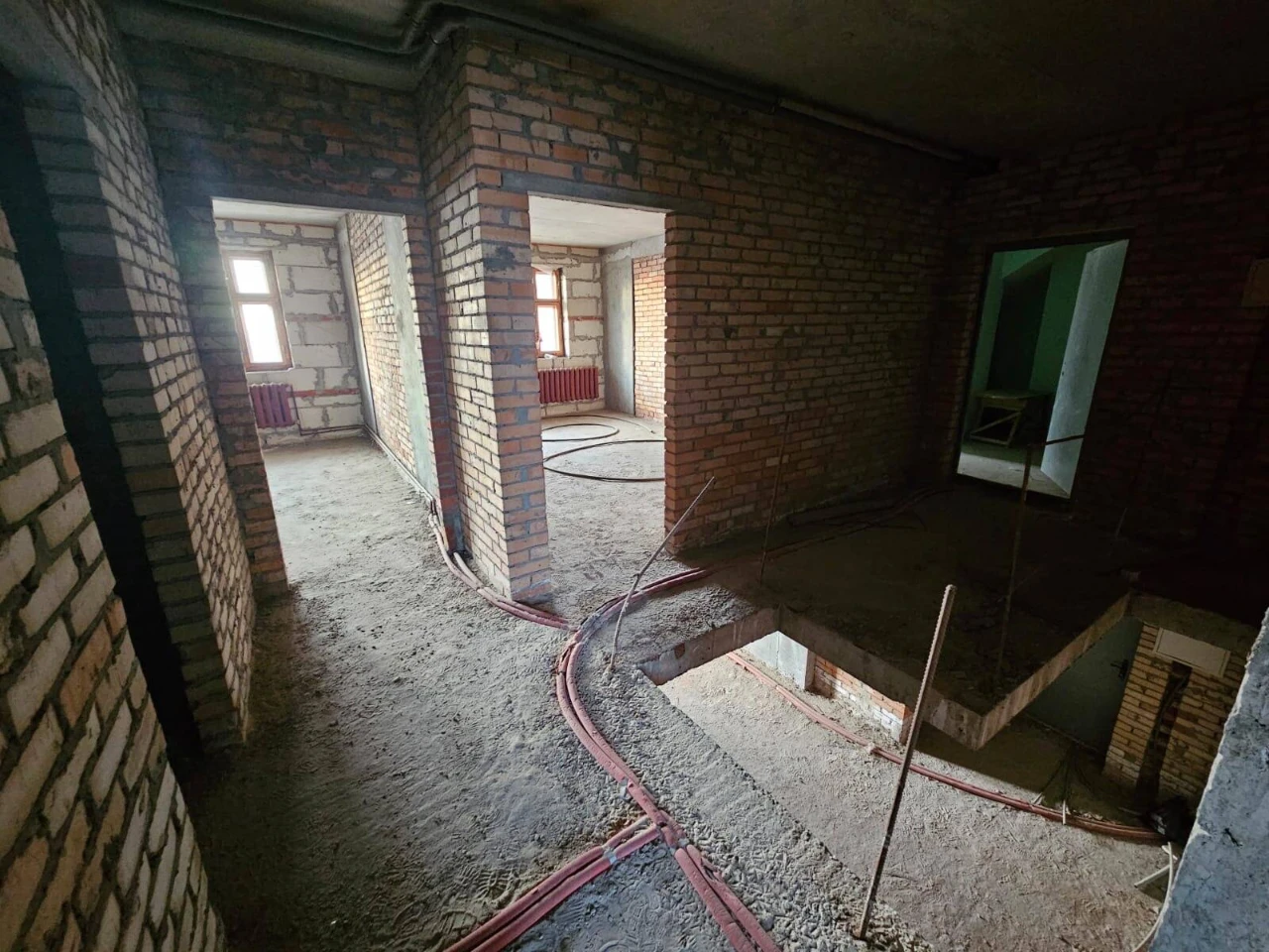 Sale of 5k apartments 175. 5 sq. m on Akhmatova Anna St.