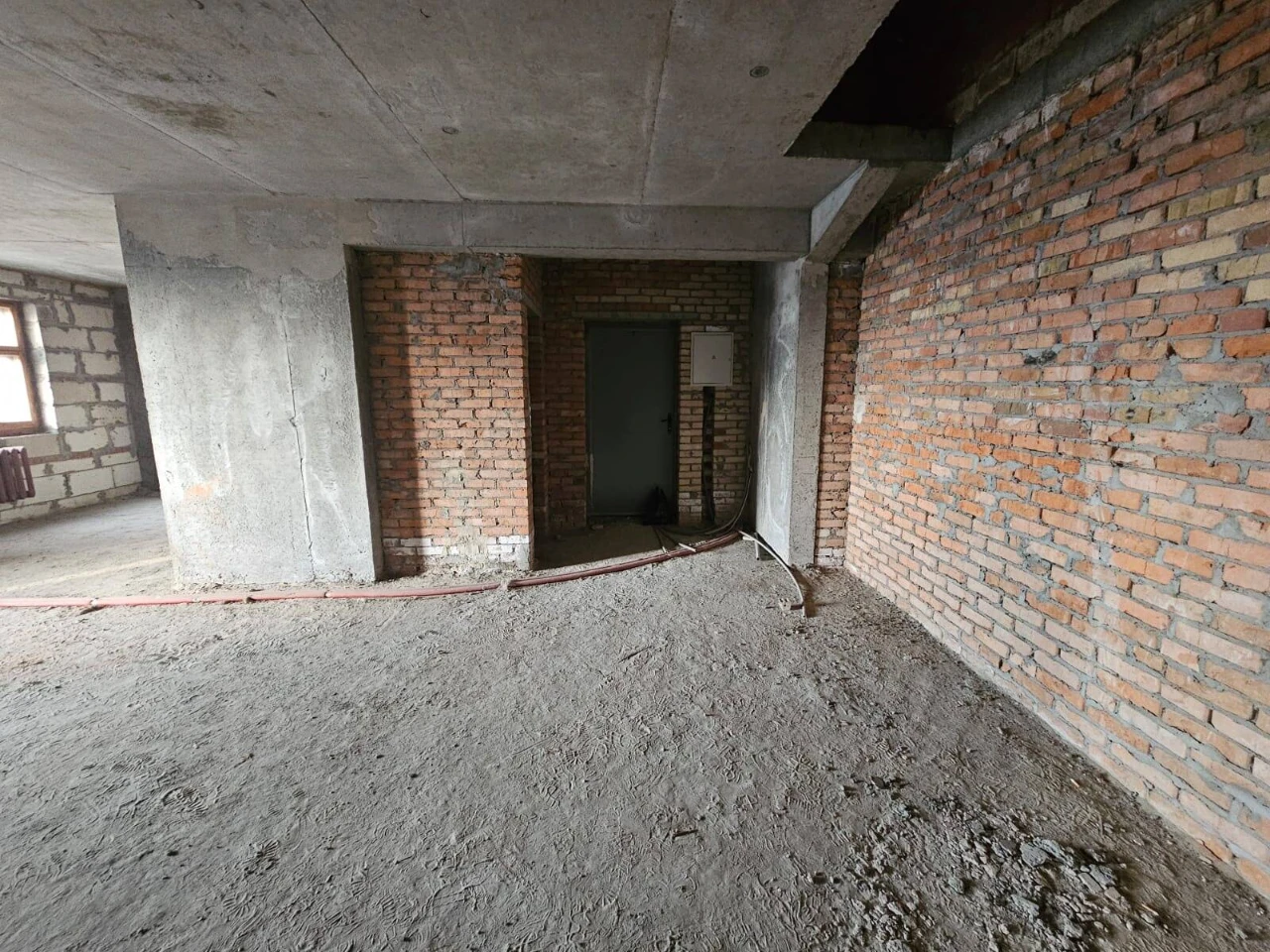 Sale of 5k apartments 175. 5 sq. m on Akhmatova Anna St.
