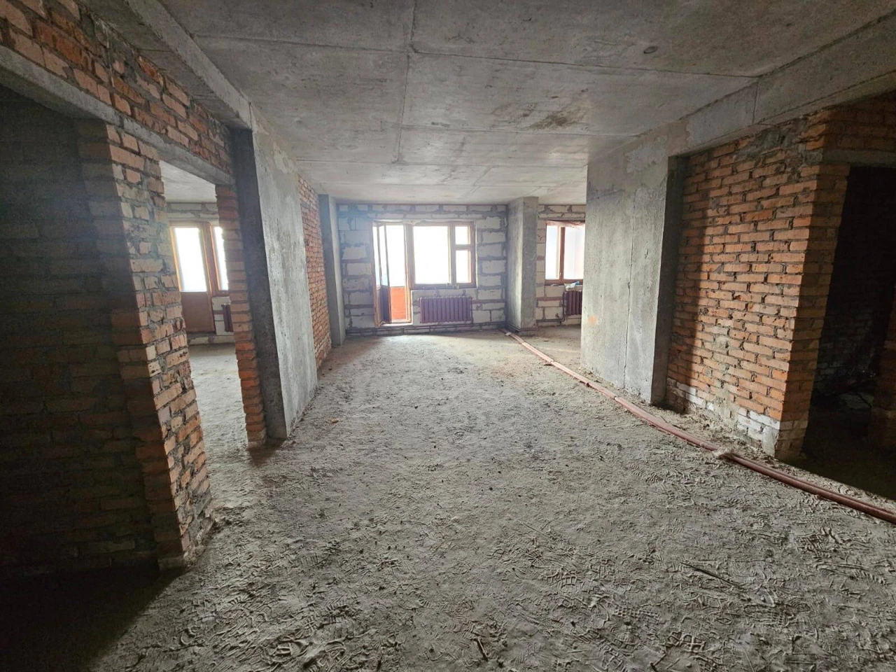 Sale of 5k apartments 175. 5 sq. m on Akhmatova Anna St.