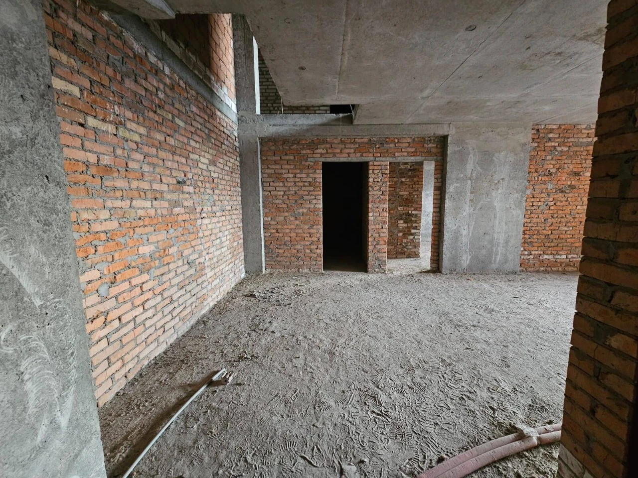 Sale of 5k apartments 175. 5 sq. m on Akhmatova Anna St.