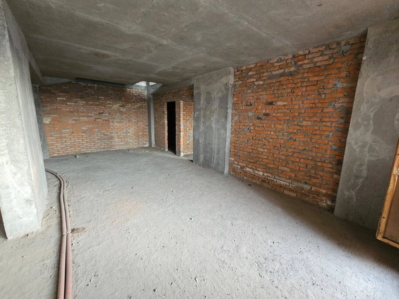 Sale of 5k apartments 175. 5 sq. m on Akhmatova Anna St.